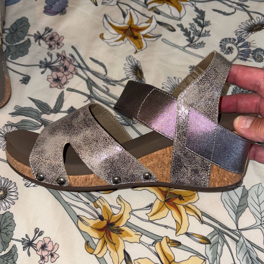 Corkys Women's Sandals in Metallic Tan Size 11
